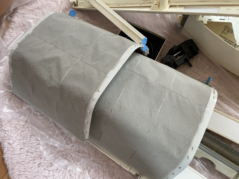 愛知県名古屋市名東区香流のお掃除機能付きエアコンの作業前2