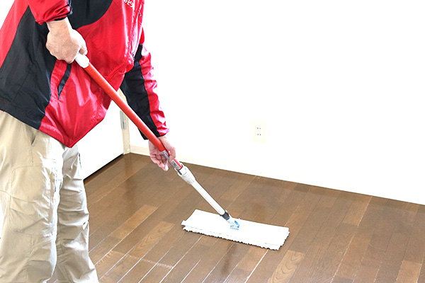 床面のワックスがけ